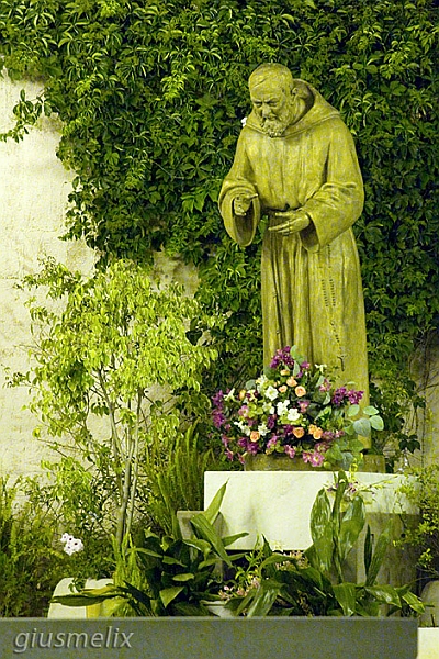 Elmas - Statua di Padre Pio (40D_7636_1rid).jpg